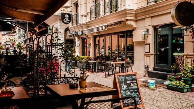 Innenraum eines modernen Lokals